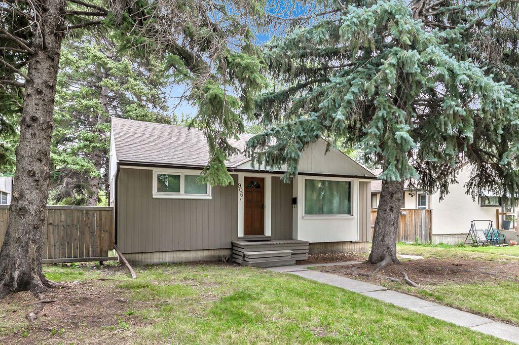 906 Rundle Cres NE, Calgary, AB T2M 3B9
