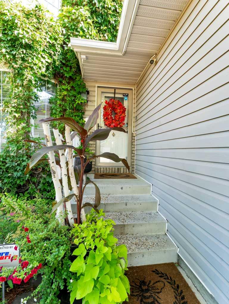 12 Sunrise Ct SW, Medicine Hat, AB T1B 4N5