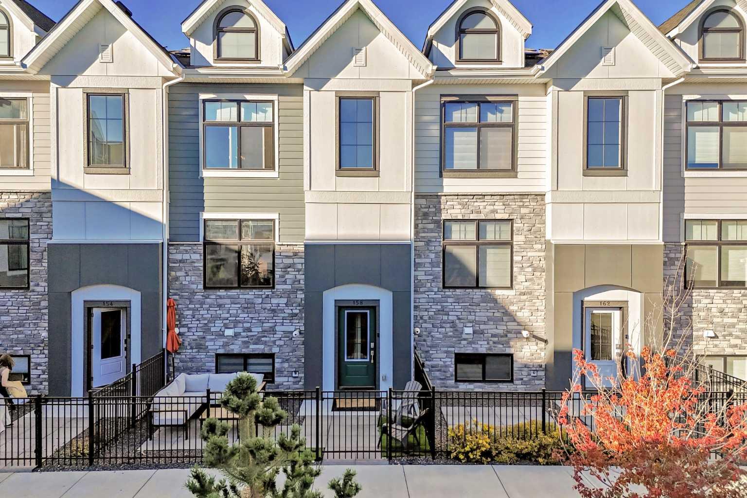 158 Les Jardins Park SE, Calgary, AB T2C 5V3