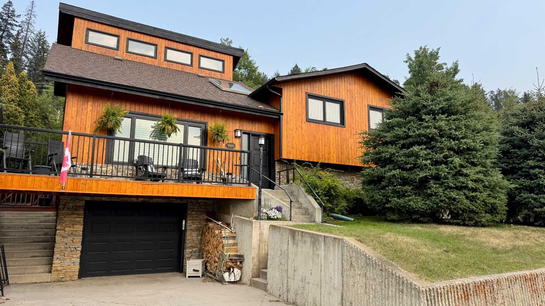 906 Bonhomme St, Jasper, AB T0E 1E0