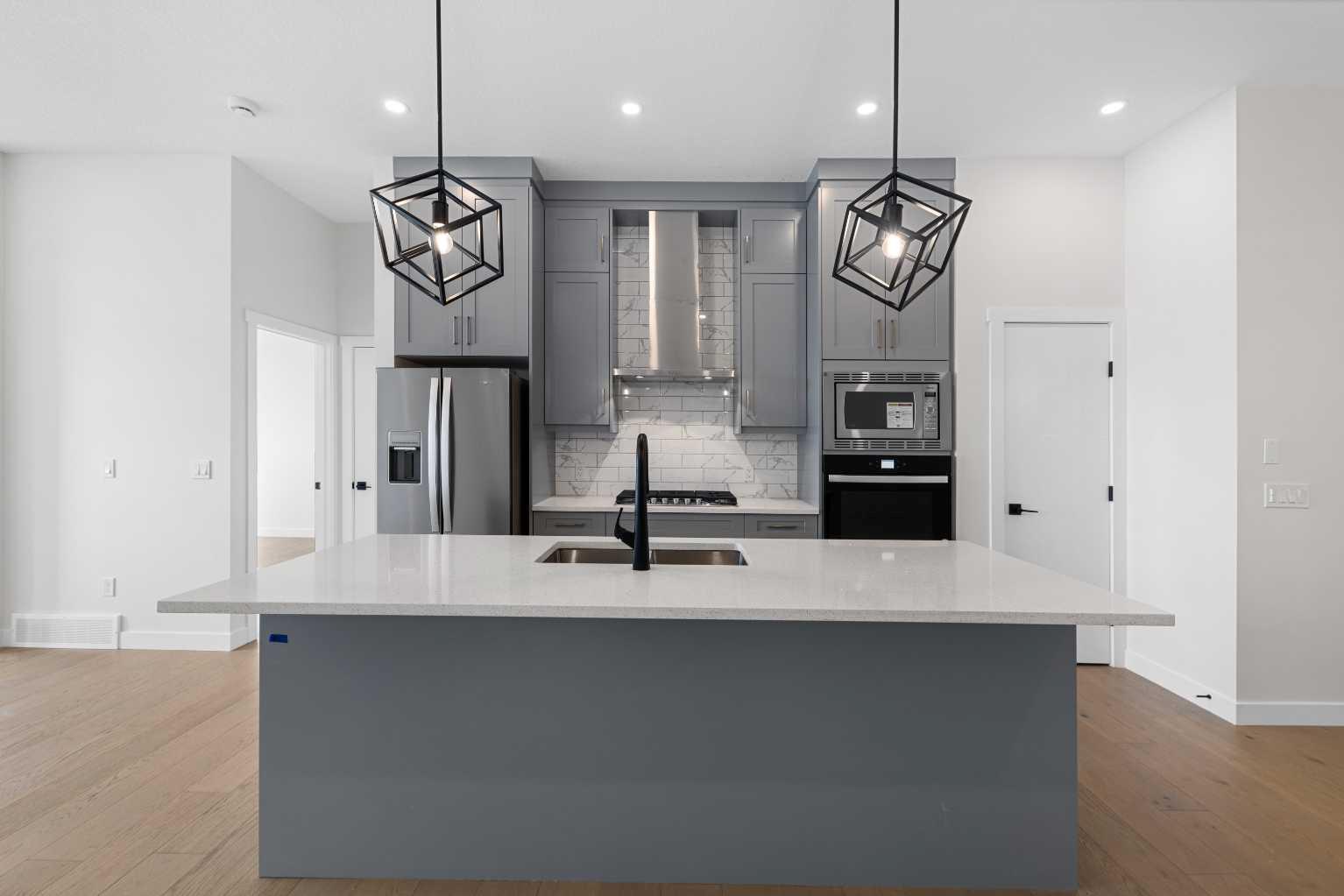 19 Wolf Cres, Okotoks, AB T1S 5V1