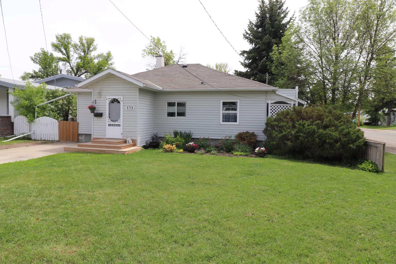 , Coaldale, AB T1M 1G2 MLS Houseful