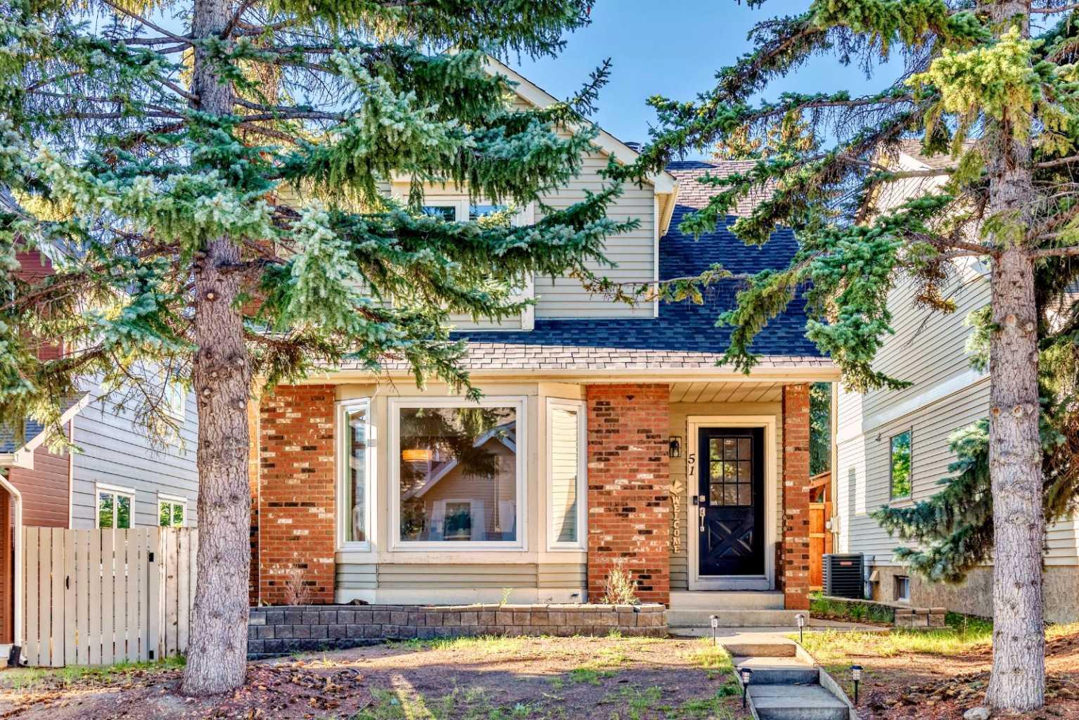 51 Strathearn Cres SW, Calgary, AB T3H 1R3