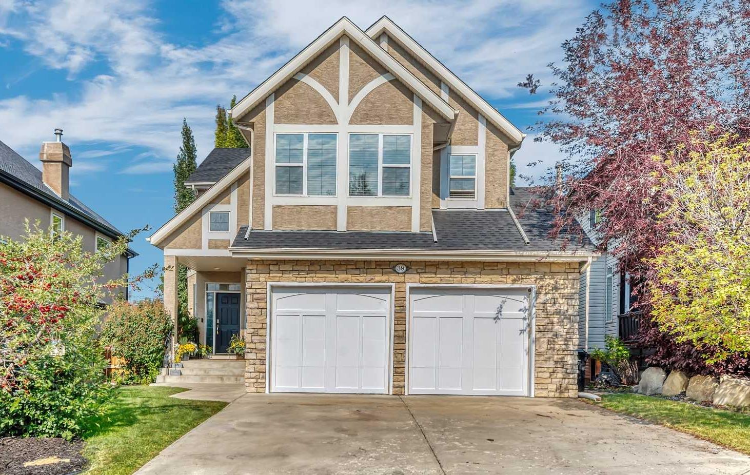 39 Crestridge Way SW, Calgary, AB T3B 5Z3