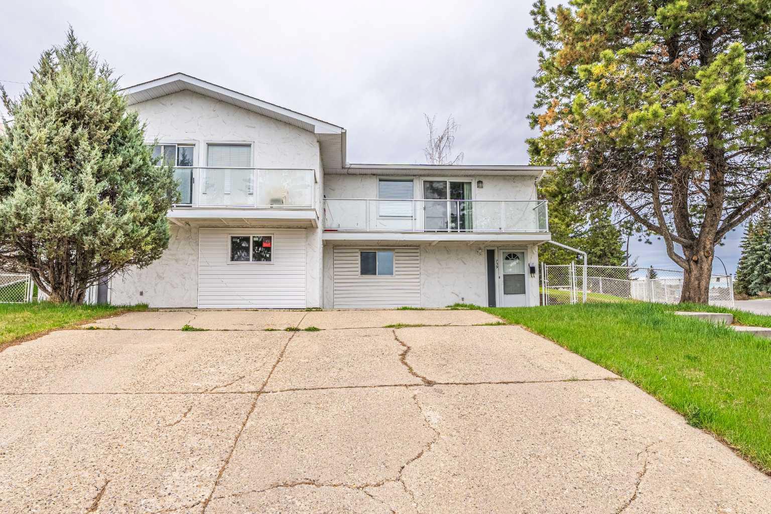 739 Tavender Rd NW, Calgary, AB T2K 3R2