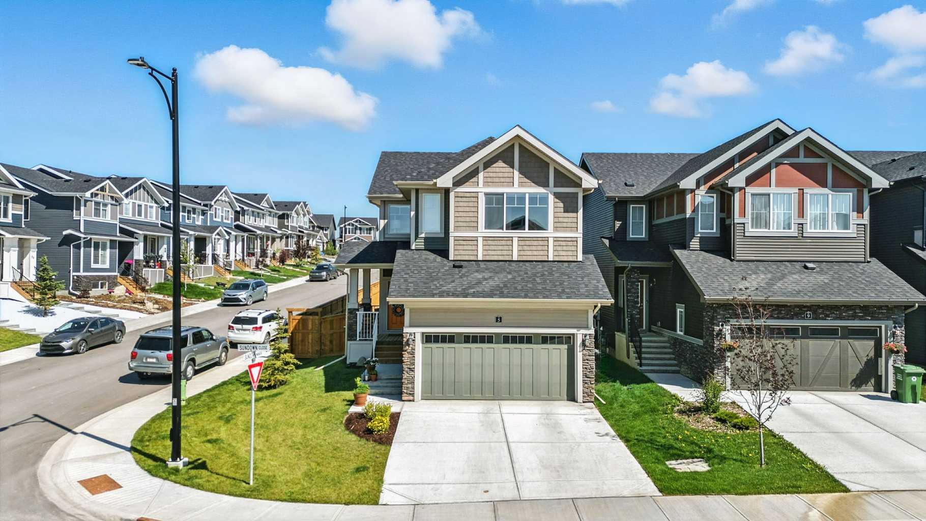 5 Sundown Close, Cochrane, AB T4C 1E6