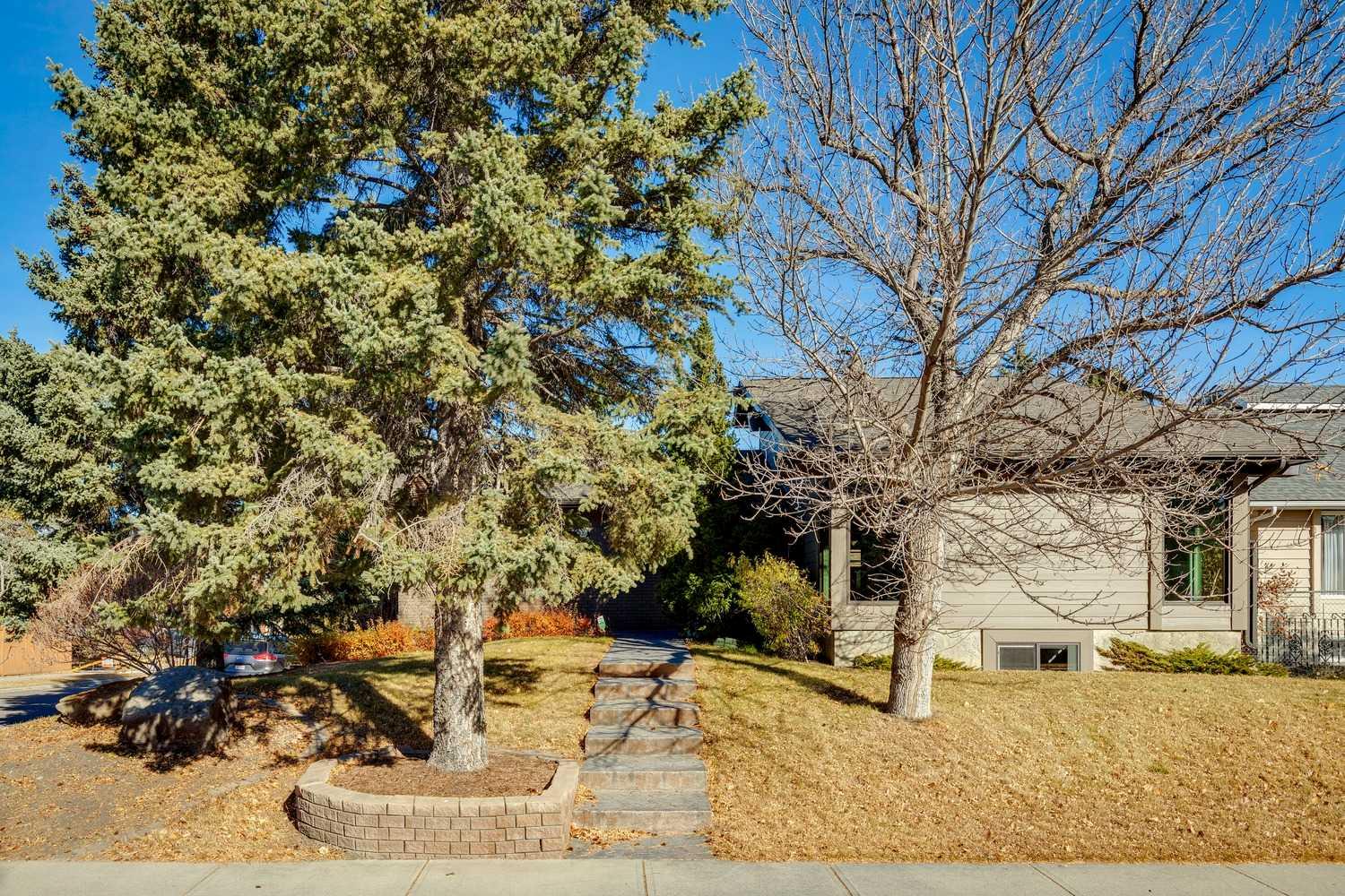 3020 Palliser Dr SW, Calgary, AB T2V 4G2