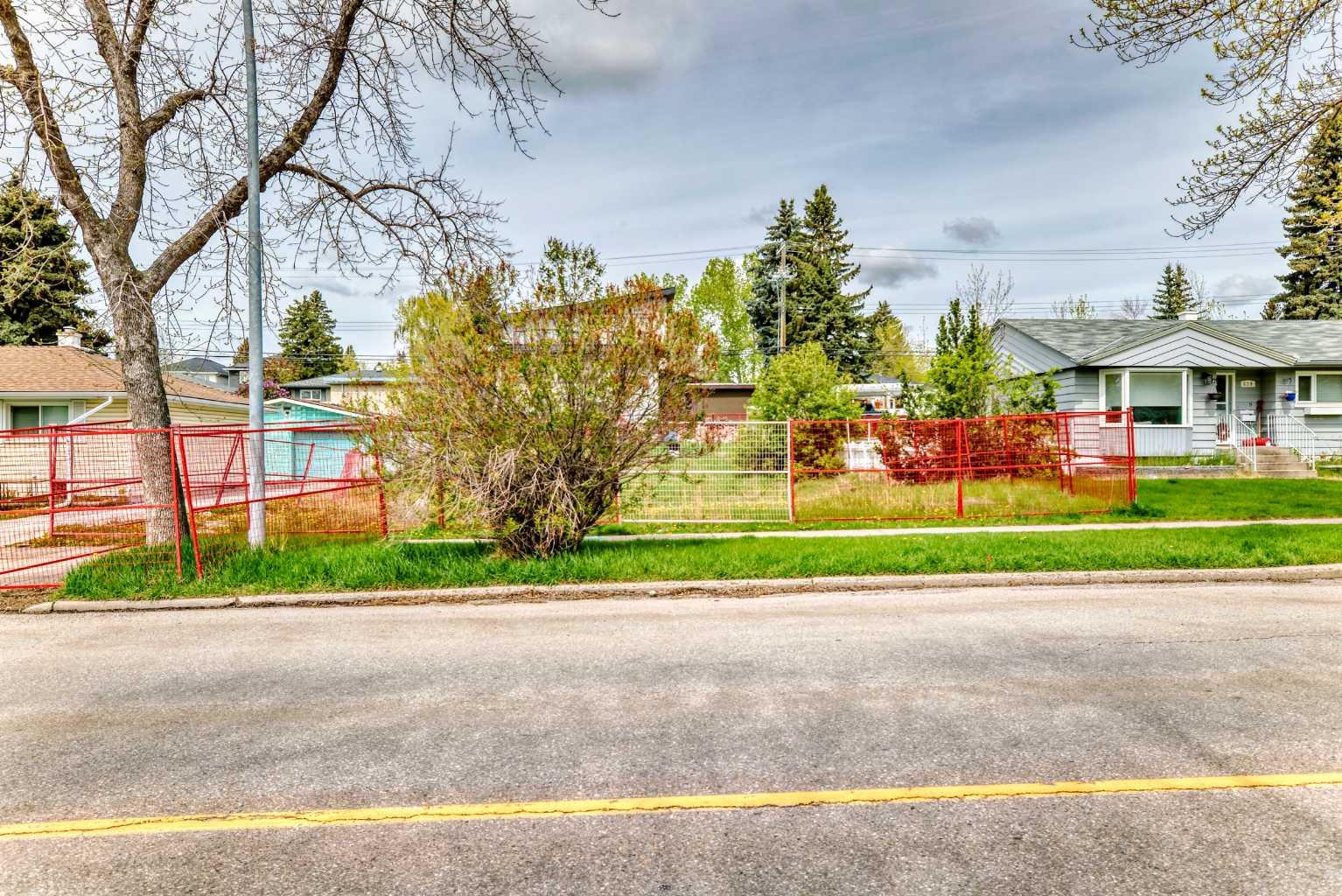 521 Northmount Dr NW, Calgary, AB T2K 3J1