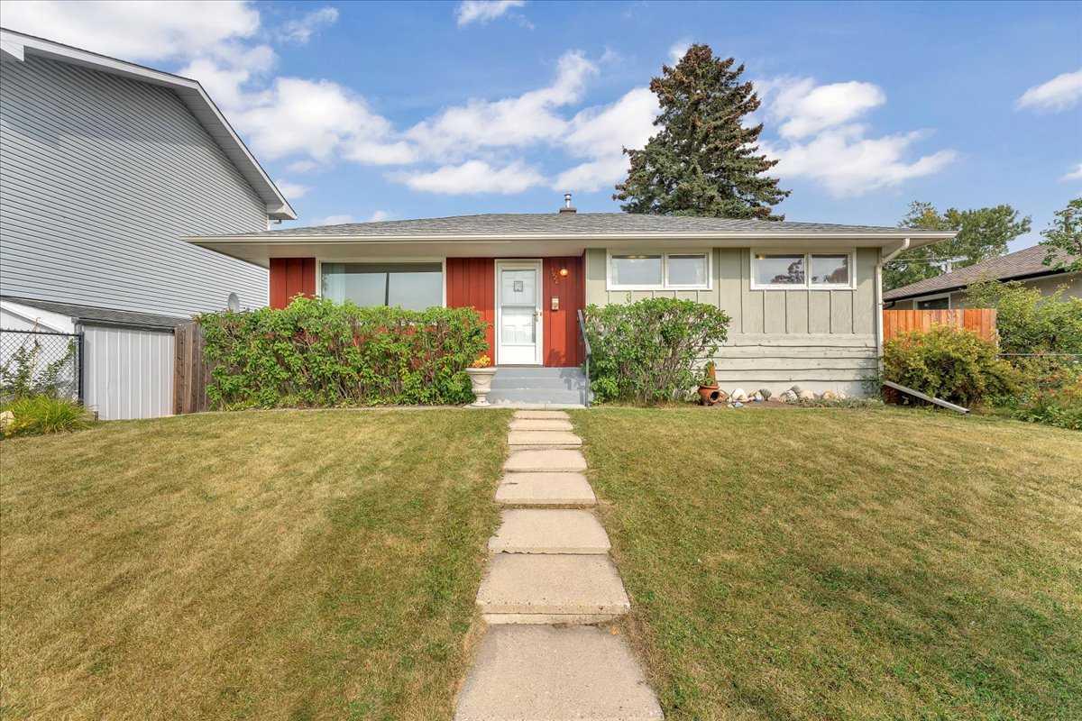 4920 Worcester Dr SW, Calgary, AB T3C 3L6