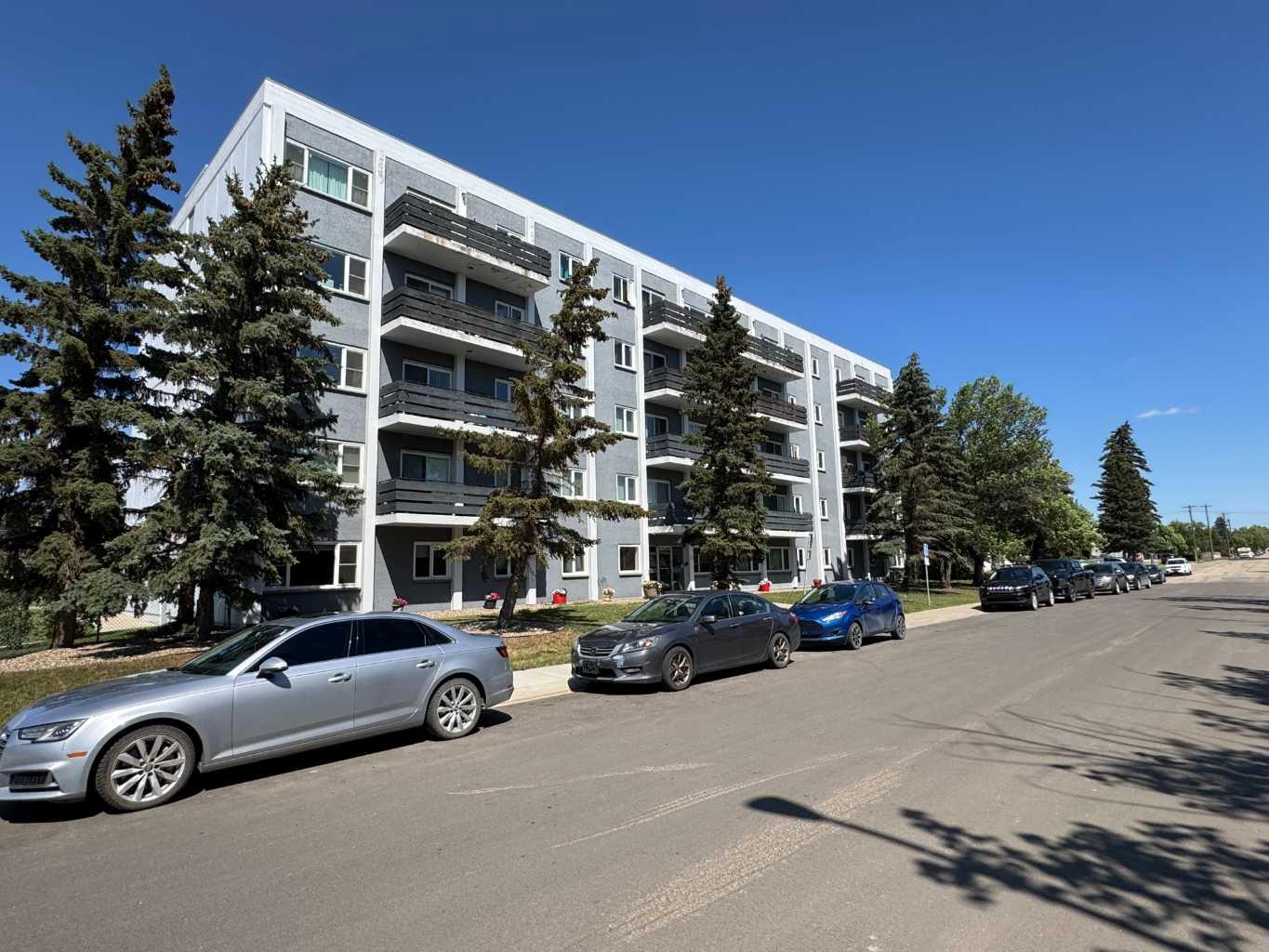 10230 106 Avenue Unit 104, Grande Prairie, AB T8V 5G8