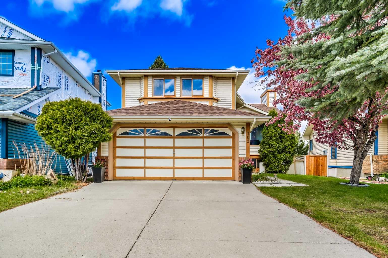 102 Sandpiper Way NW, Calgary, AB T3K 3P5