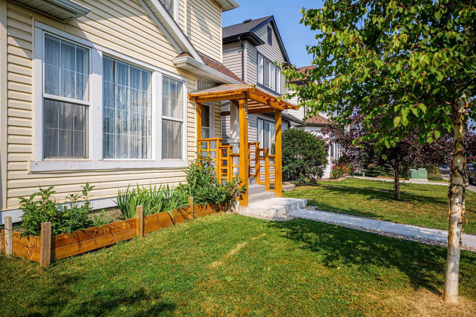 35 Bridlecrest Rd SW, Calgary, AB T2Y 5J2