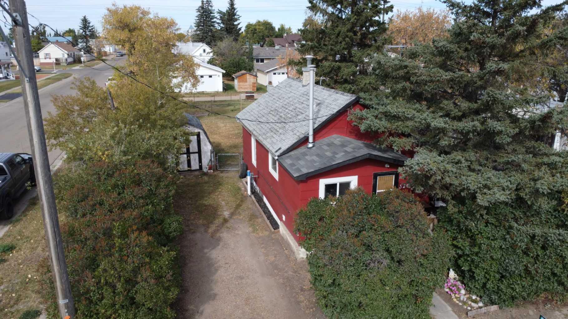 320 Railway Ave, Hanna, AB T0J 1P0