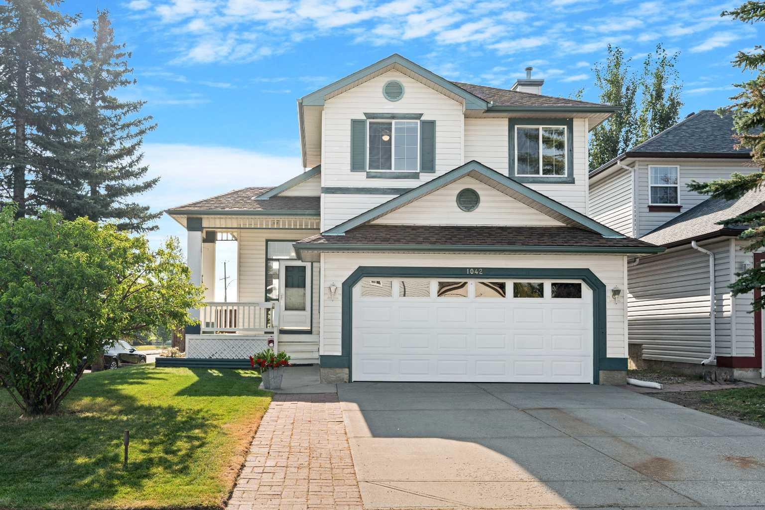 1042 Harvest Hills Dr NE, Calgary, AB T3K 4N1