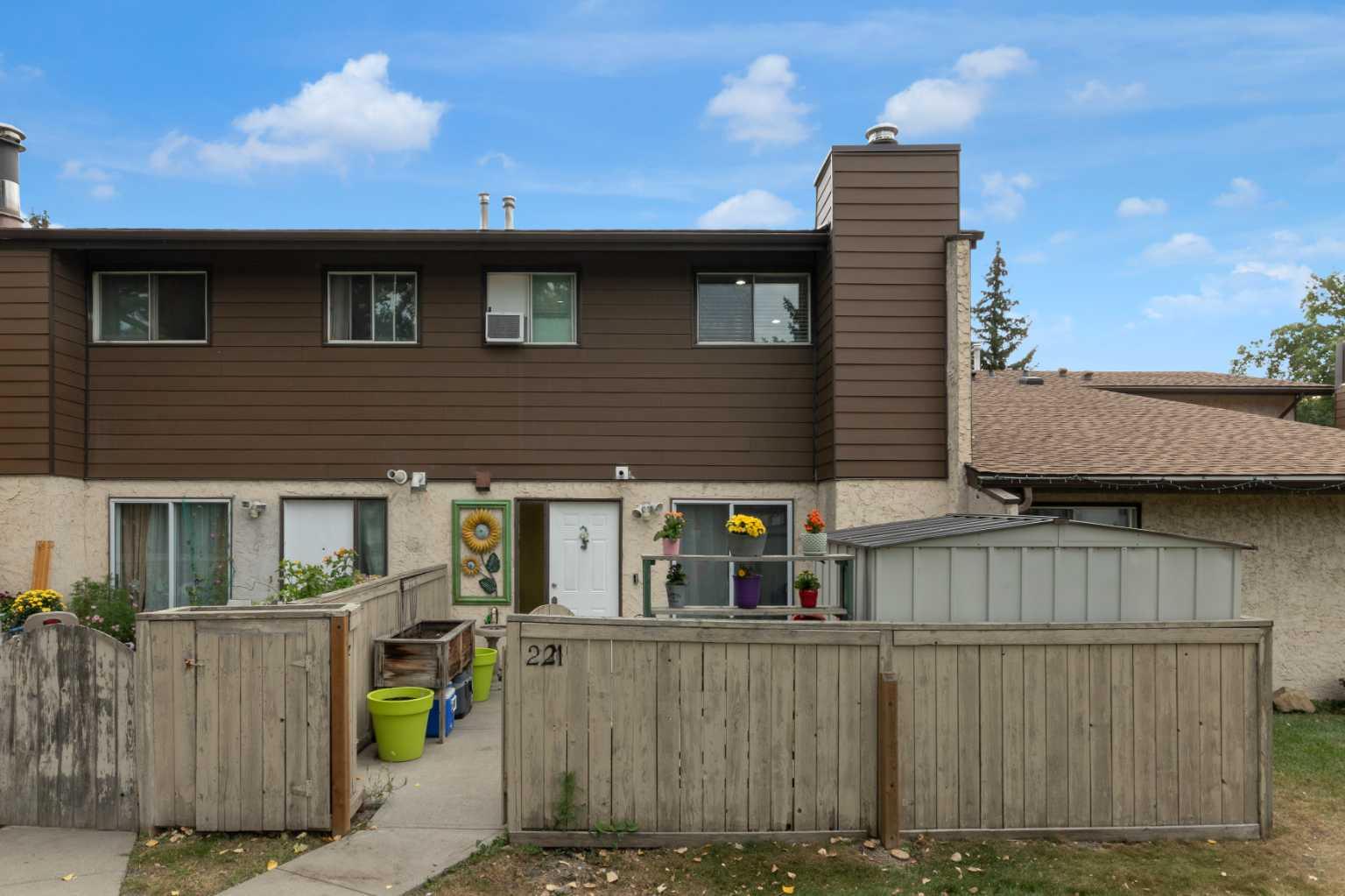 5404 10 Avenue Se Unit 221, Calgary, AB T2A 5G4