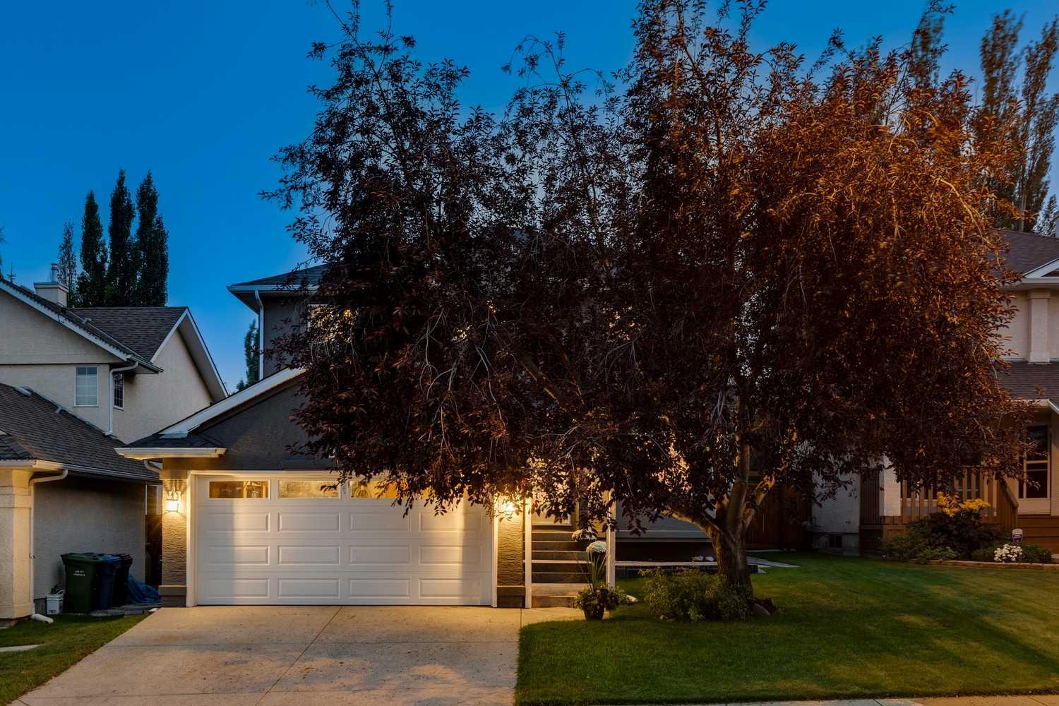 274 Mt Assiniboine Pl SE, Calgary, AB T2Z 2N5
