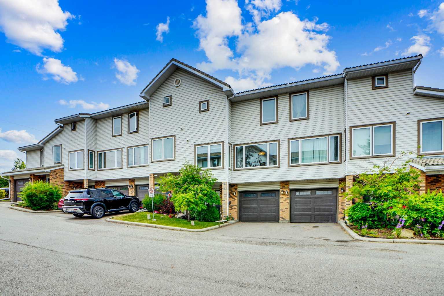 219 Coachway Ln SW, Calgary, AB T3H 1A4
