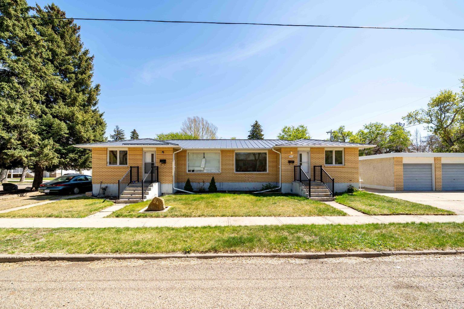 341 343 2 Ave NW, Medicine Hat, AB T1A 6S5