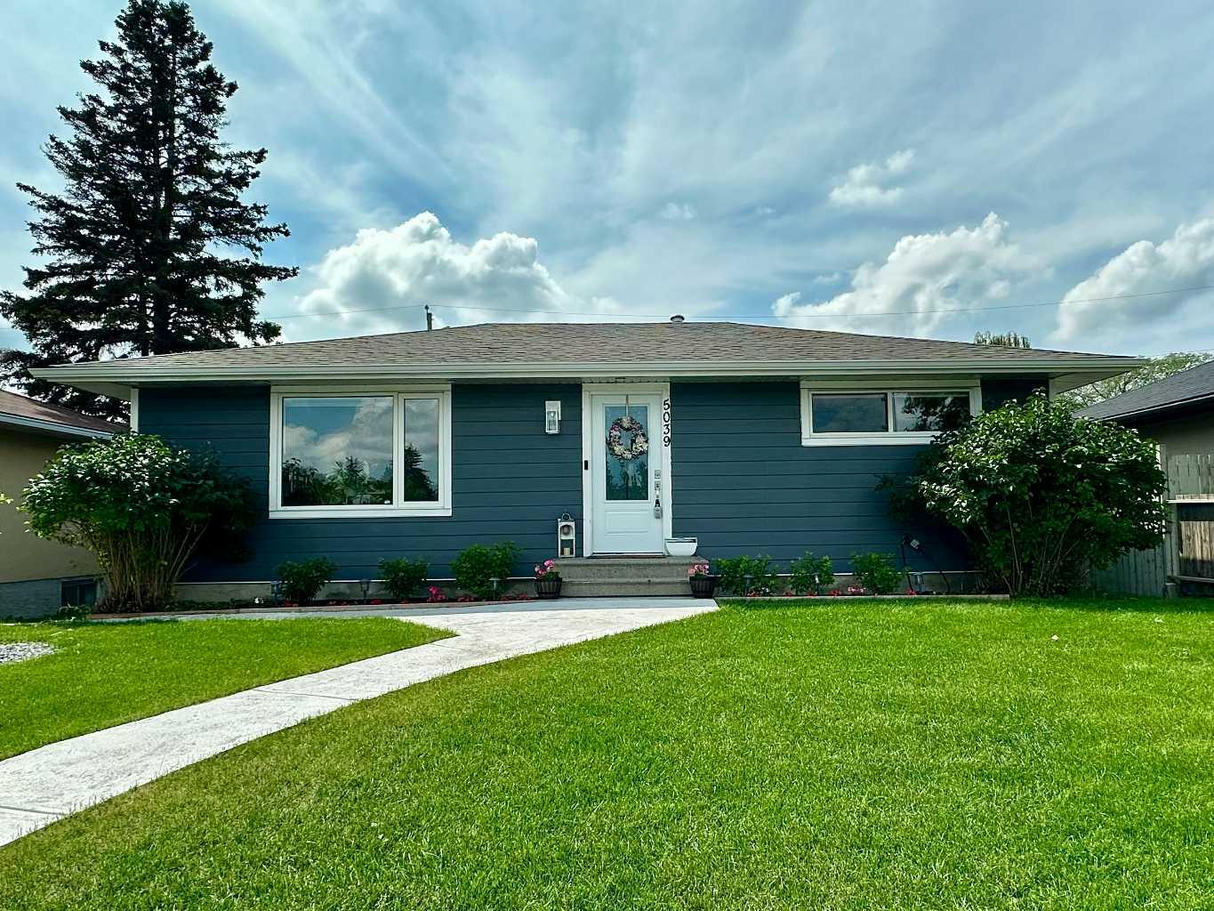 5039 Waverley Dr SW, Calgary, AB T3C 2P6