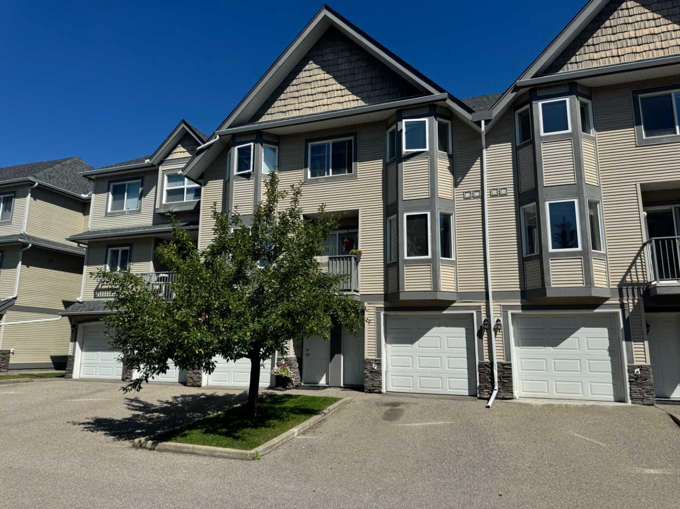 143 Cedarwood Ln SW, Calgary, AB T2W 6J3