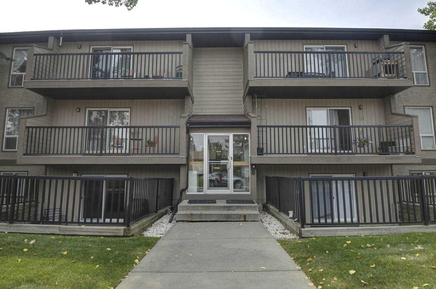 4311 73 Street Nw Unit 204, Calgary, AB T3B 2N2