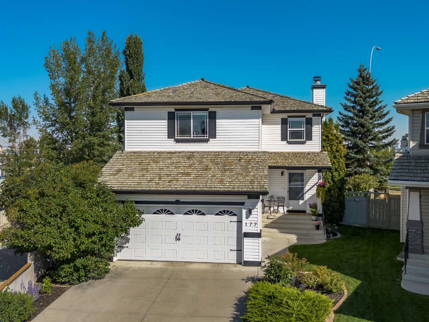 177 Douglas Glen Mnr SE, Calgary, AB T2Z 3Y5