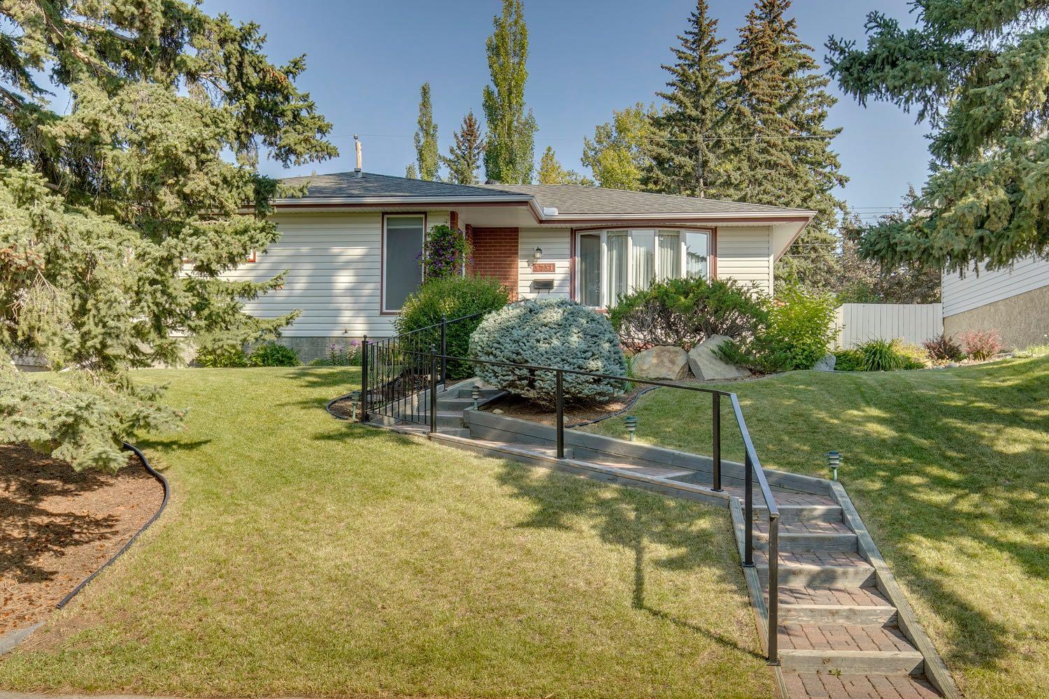 5751 Dalmead Cres NW, Calgary, AB T3A 1E8
