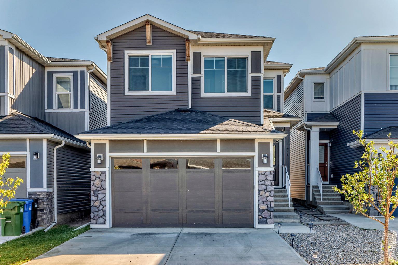 321 Carringvue Pl NW, Calgary, AB T3P 2A5