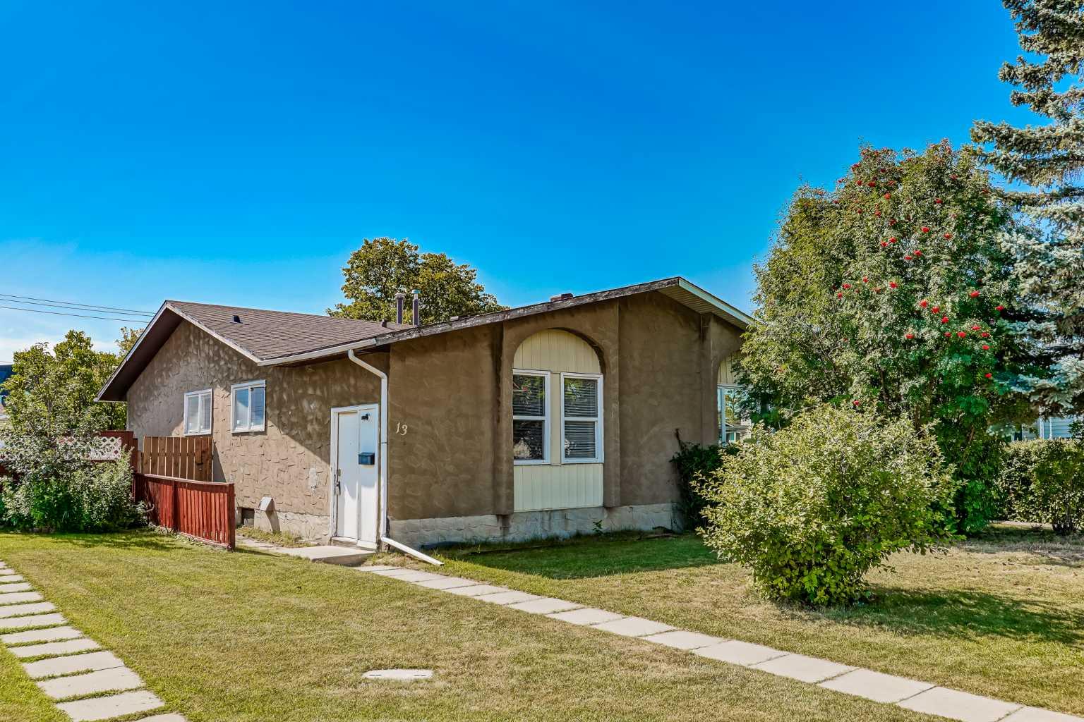 13 Rundlelawn Ct NE, Calgary, AB T2Y 3H3