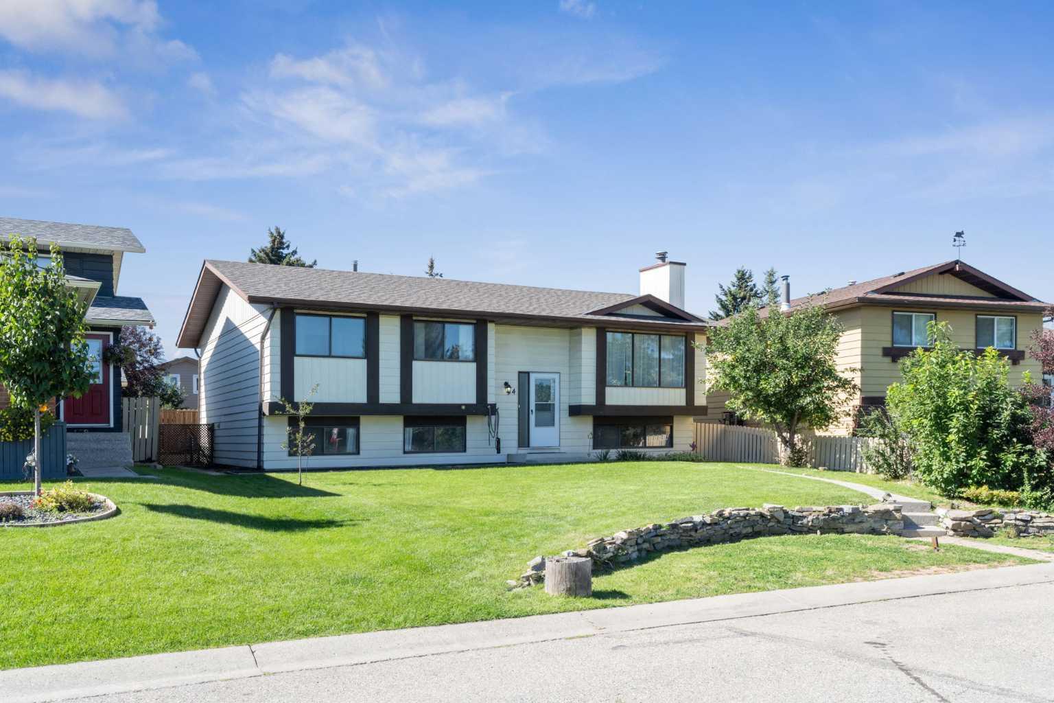 14 Glenhill Cres, Cochrane, AB T4C 1G8