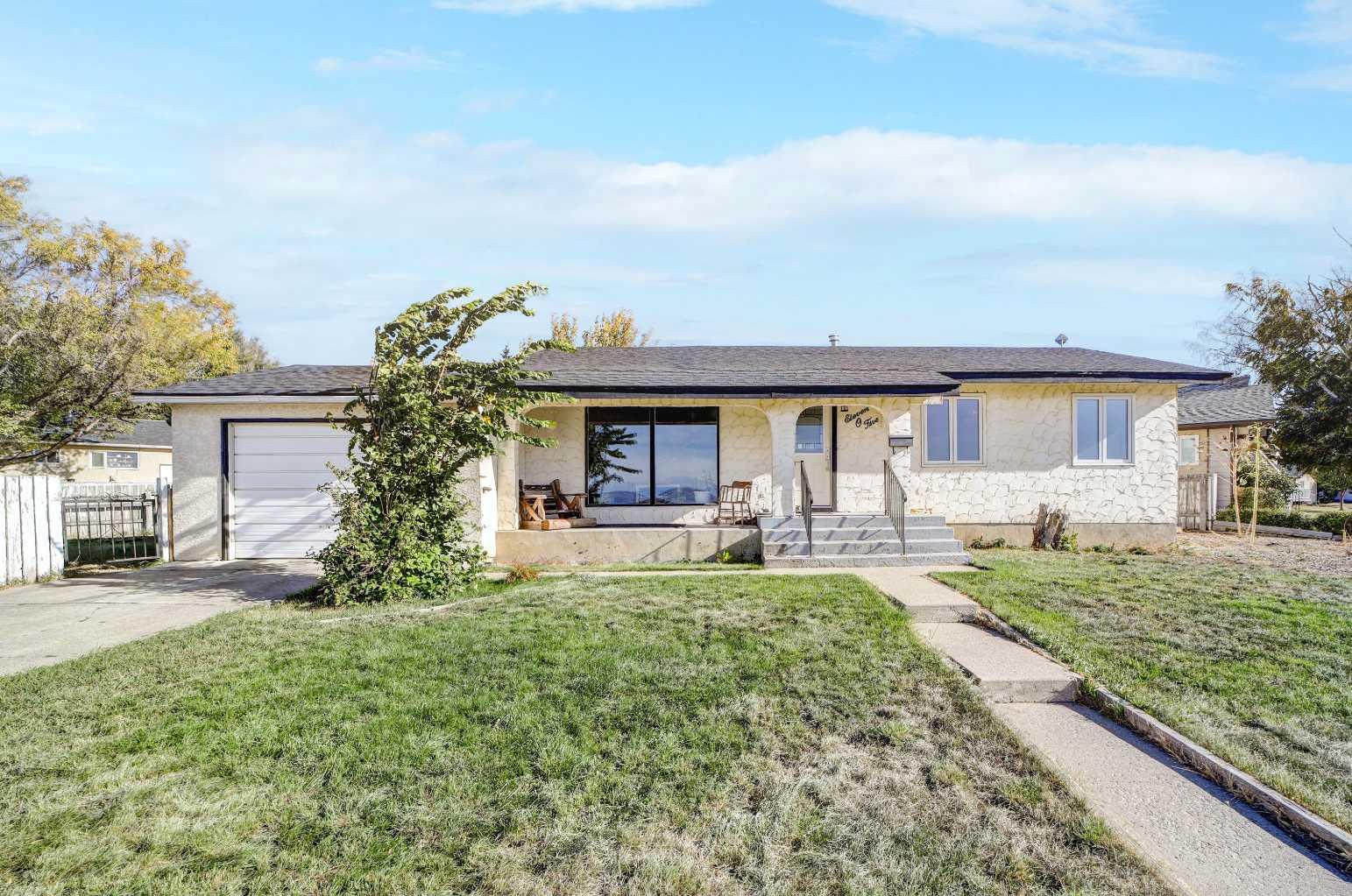 1105 Ventura Rd N, Lethbridge, AB T1H 1X4