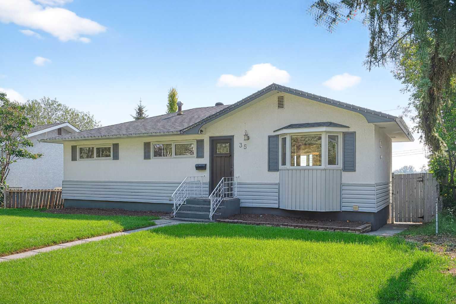 35 Collingwood Pl NW, Calgary, AB T2L 0R1