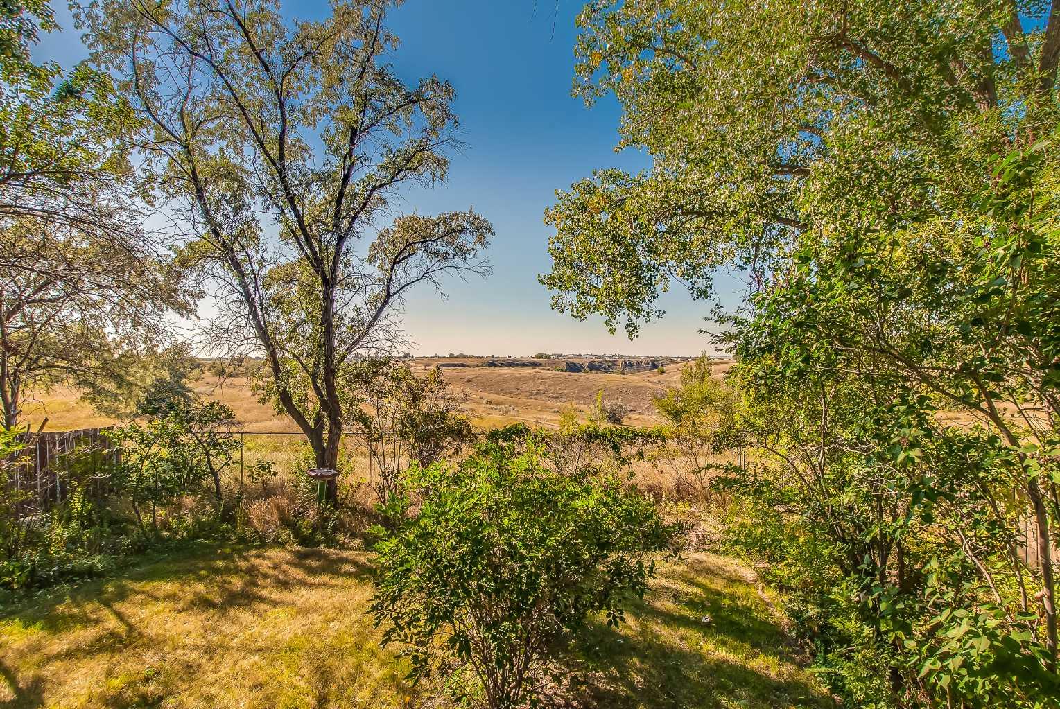 144 Seven Persons Dr SW, Medicine Hat, AB T1B 2A5