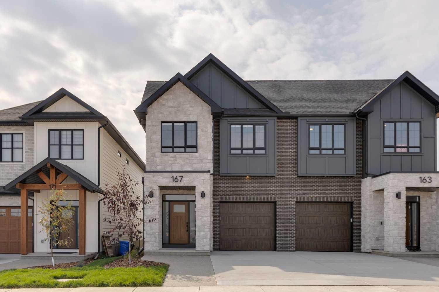 167 Greenwich Dr NW, Calgary, AB T3B 6N9