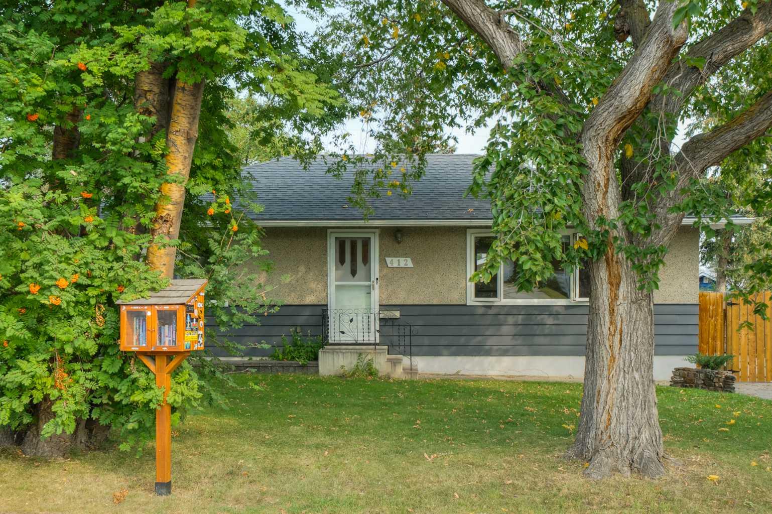 412 Tavender Rd NW, Calgary, AB T2K 3M2