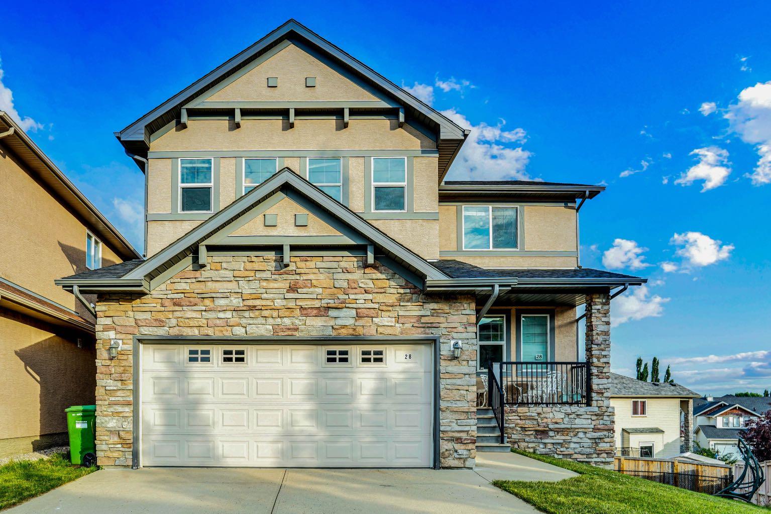 28 Elmont Mews SW, Calgary, AB T3H 0L8