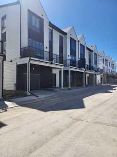142 Sovereign Common SW, Calgary, AB T3C 3Y3