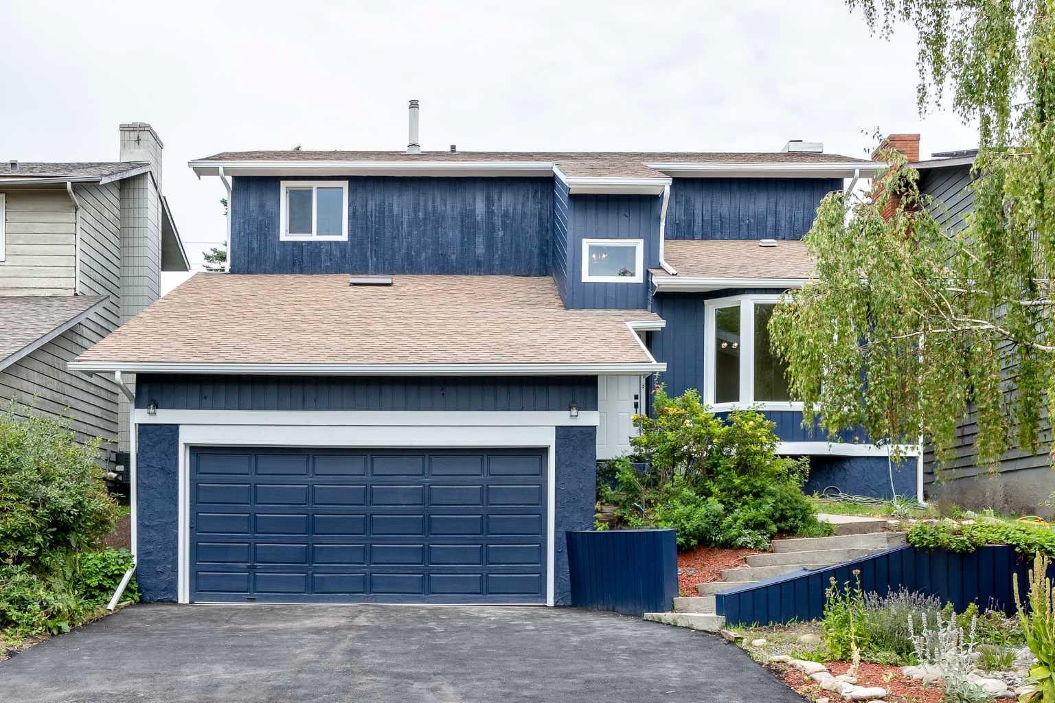 24 Hawkwood Cres NW, Calgary, AB T3G 1X5
