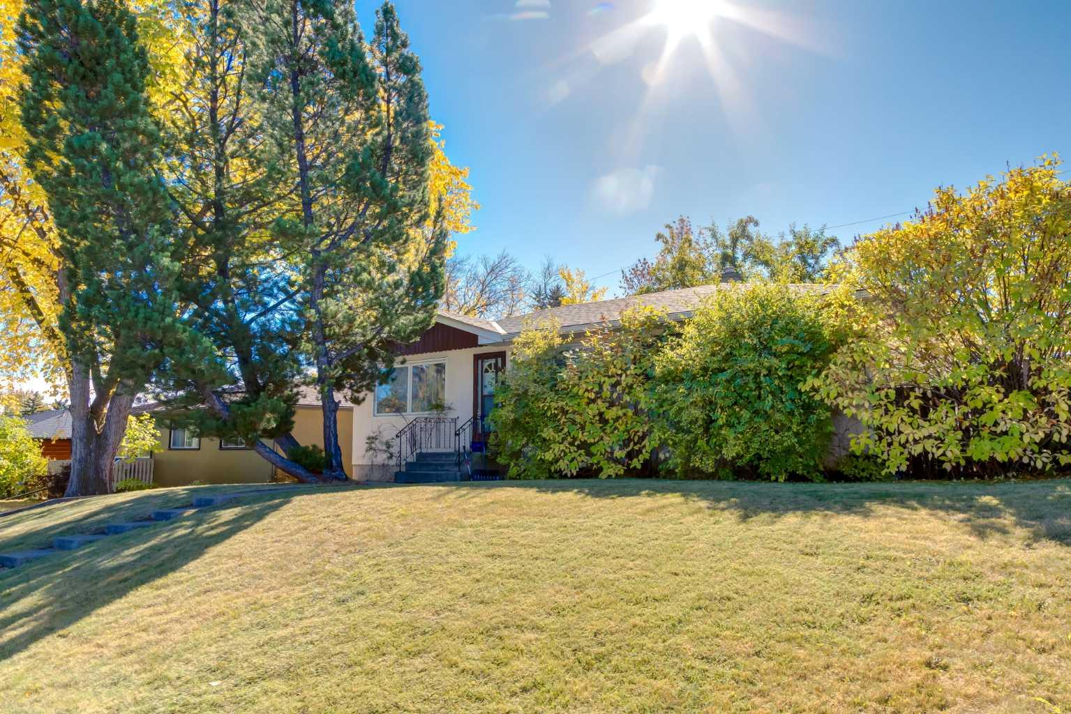 23 Klamath Pl SW, Calgary, AB T2V 2J2