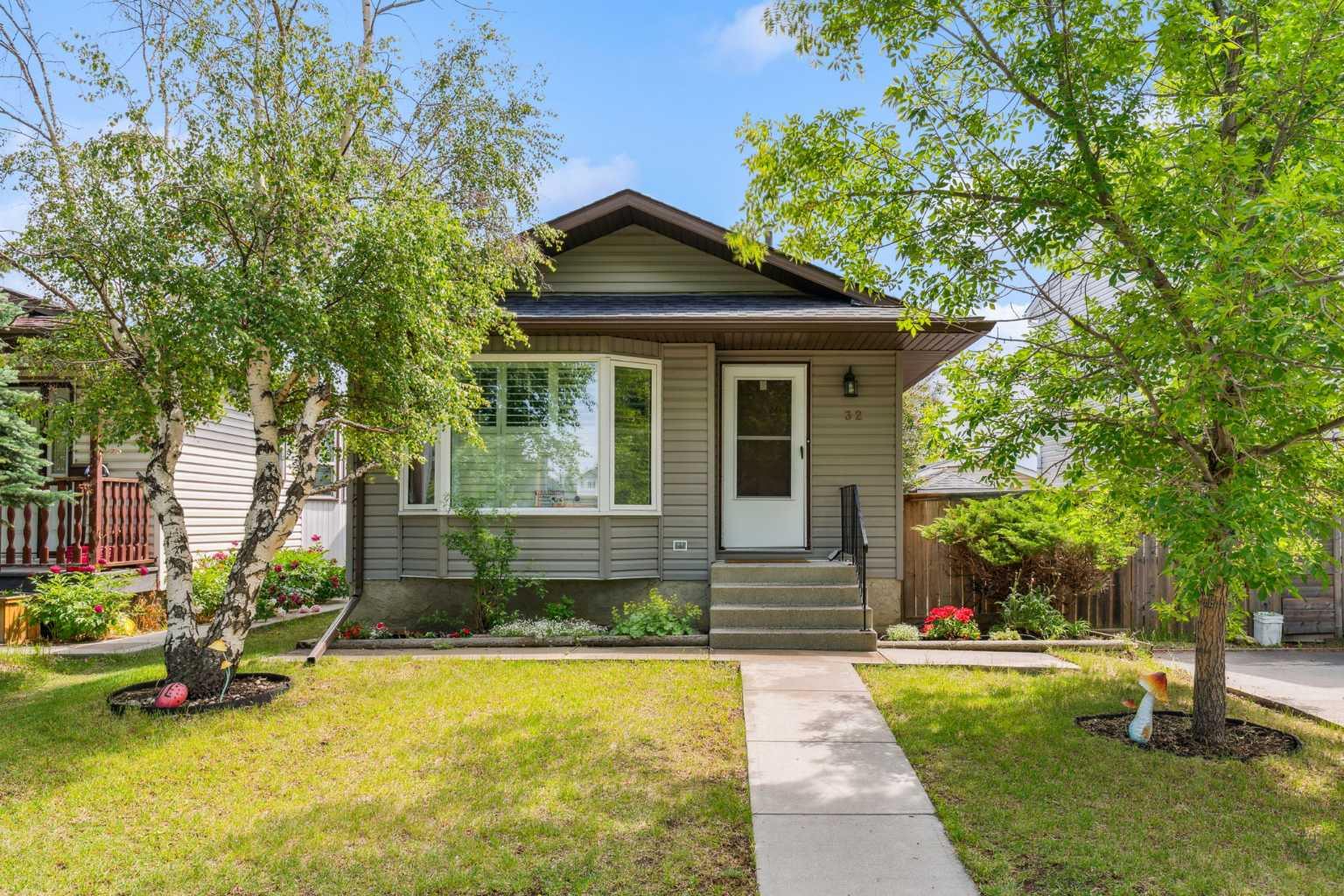 32 Tararidge Dr NE, Calgary, AB T3J 2R3