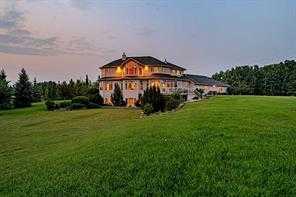 19 Blueridge Pl NW, Calgary, AB T3L 2N5