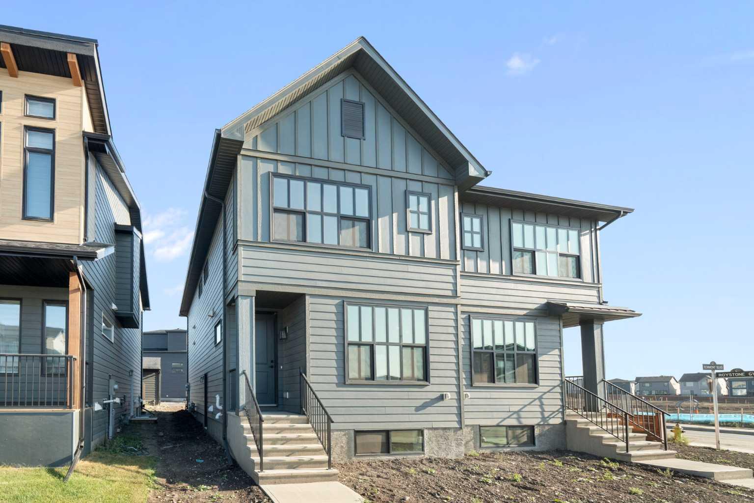552 Rowmont Blvd NW, Calgary, AB T3L 0L6