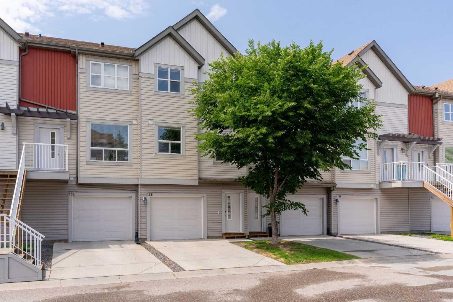 136 Copperstone Cv SE, Calgary, AB T2Z 0L5