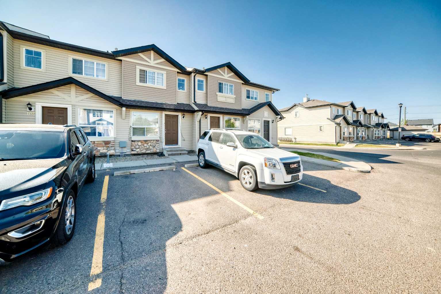 115 Saddlebrook Pt NE, Calgary, AB T3J 0K3