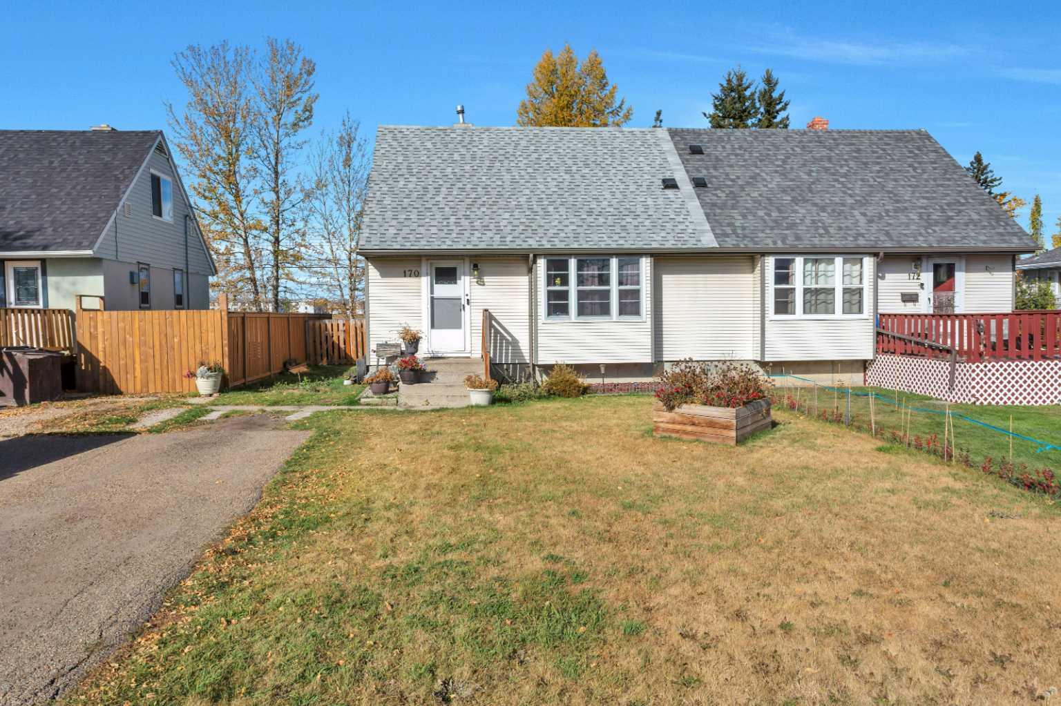 170 Tamarac Blvd, Penhold, AB T0M 1R0