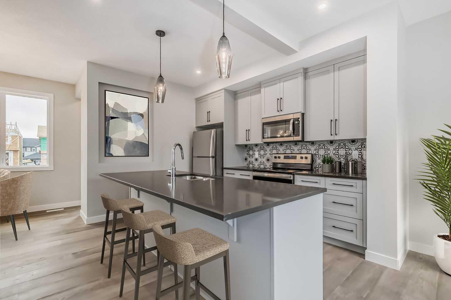 25 Southborough Ln, Cochrane, AB T4C 3J4