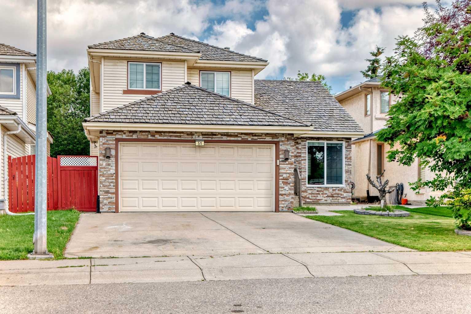 51 Douglas Woods Hl SE, Calgary, AB T2Z 2G5