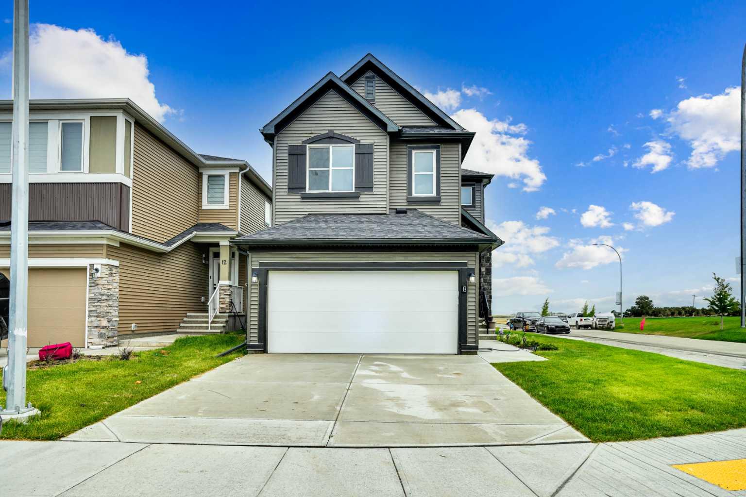 8 Corner Glen Row NE, Calgary, AB T3N 2L9