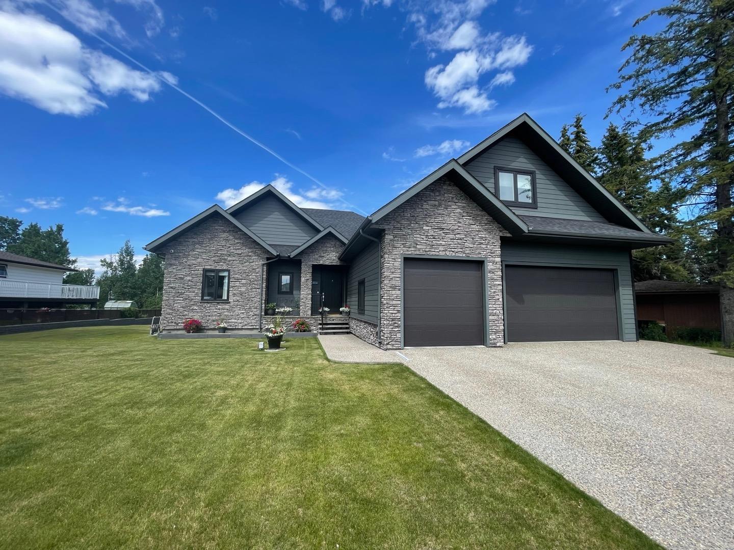 4714 Sakwatamau Dr, Whitecourt, AB T7S 1E1