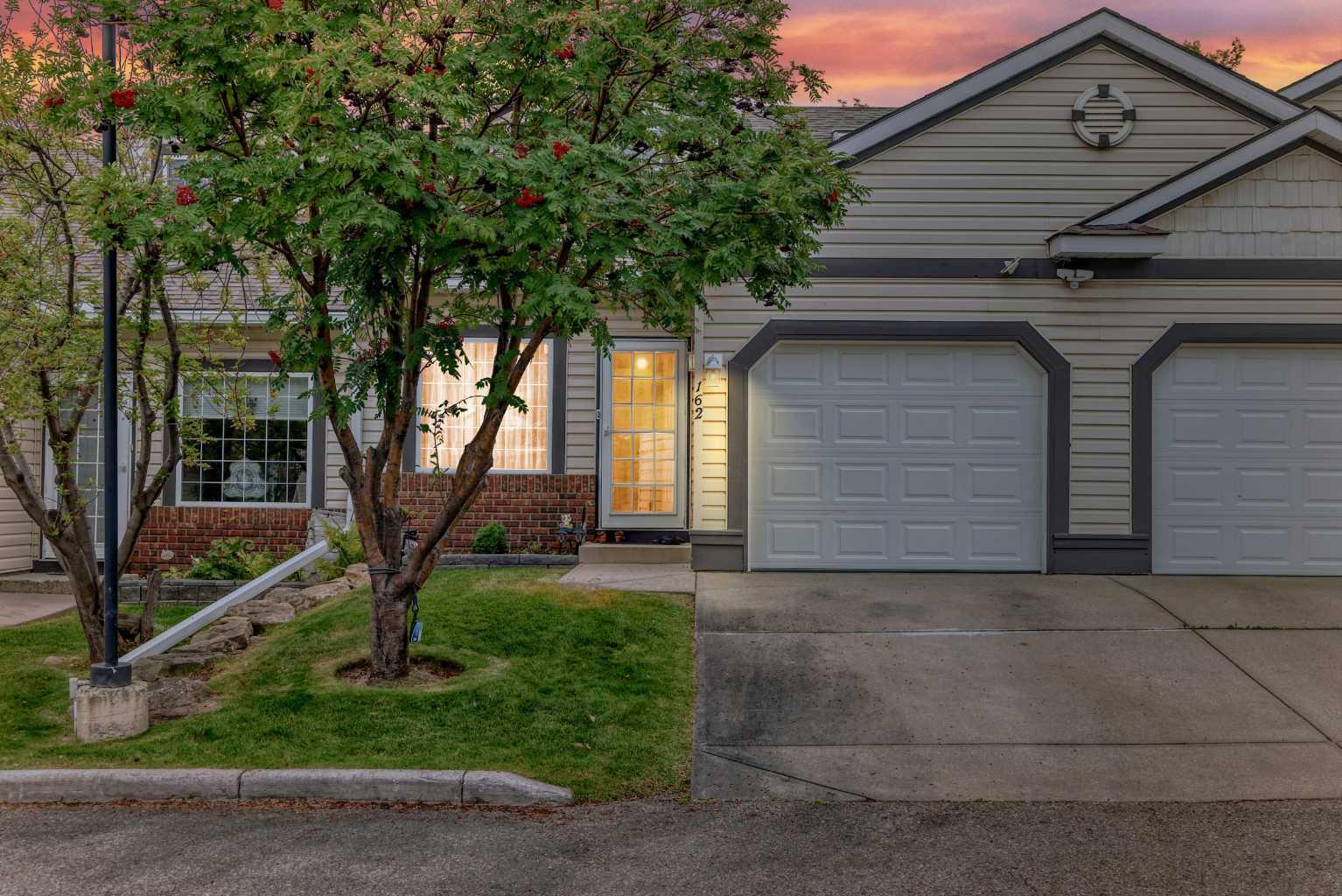 162 Somervale Pt SW, Calgary, AB T2Y 3K4